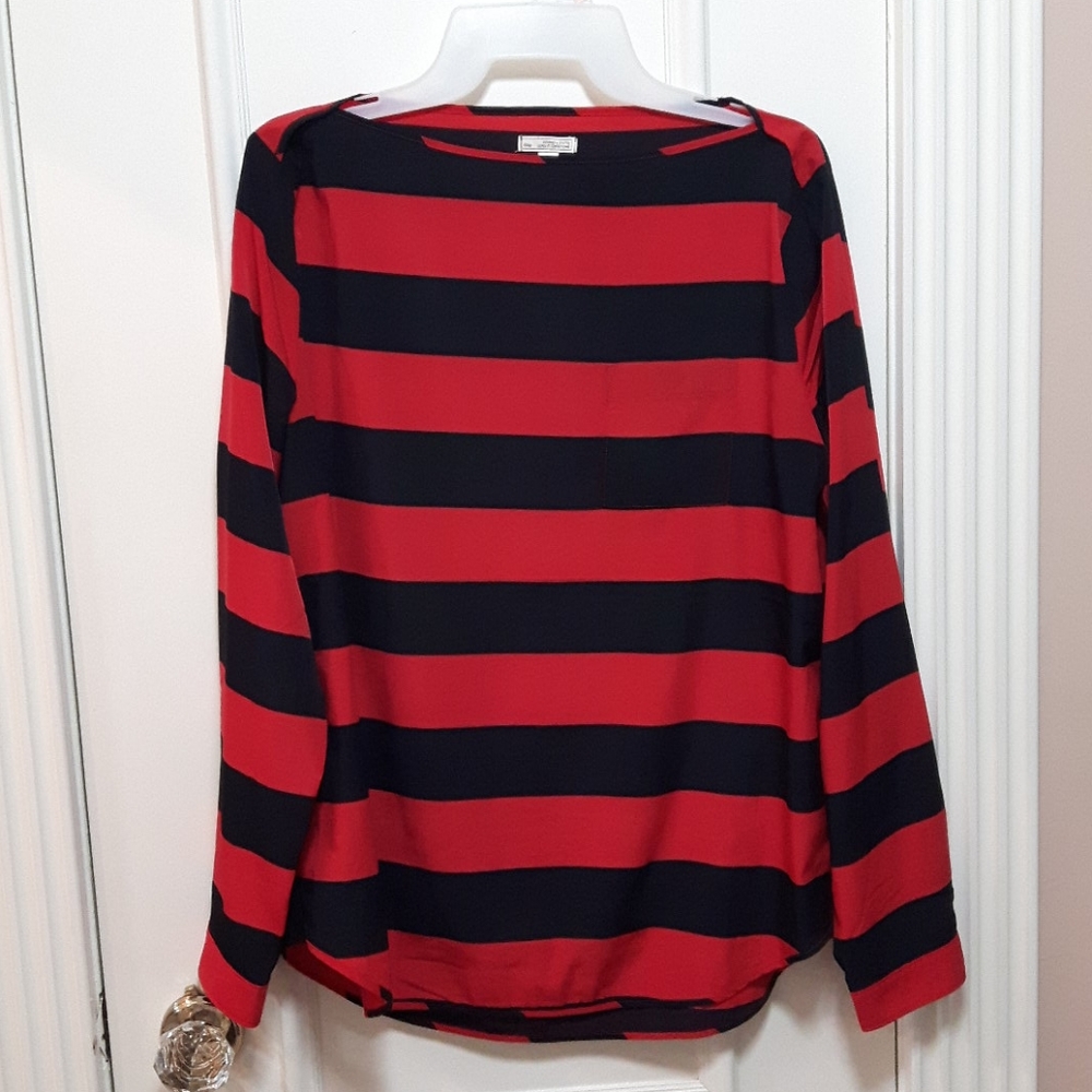 🛍️ GAP striped blouse